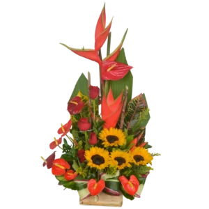 Arreglo tropical con heliconias, anthuriums, girasoles y rosas
